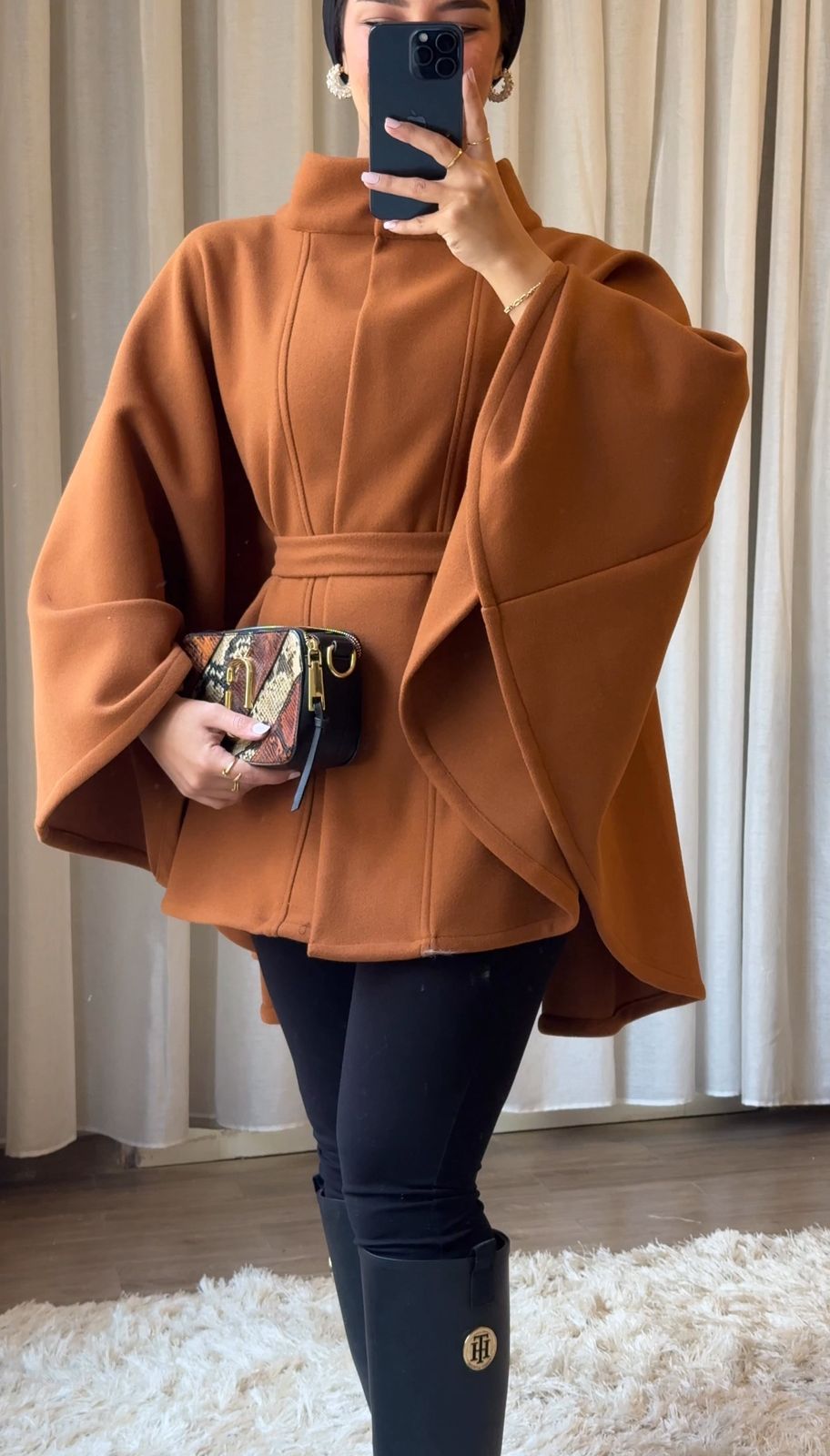 🦋 Butterfly Wool Cape – Caramel Brown
