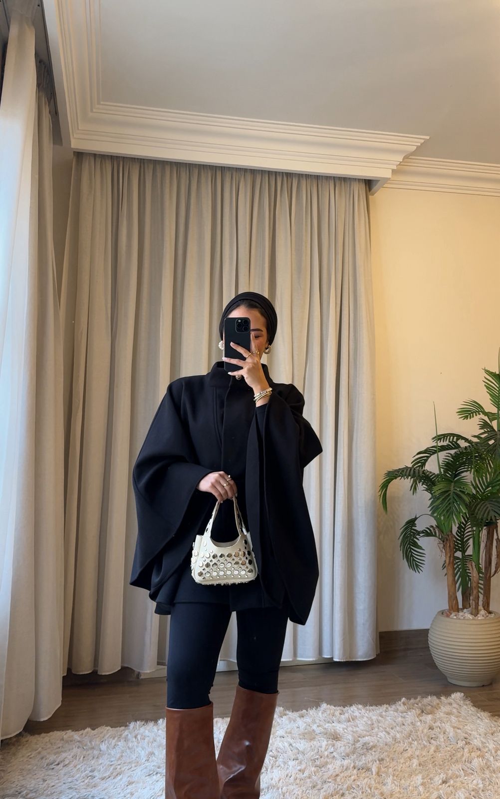 Butterfly Cape – Classic Black