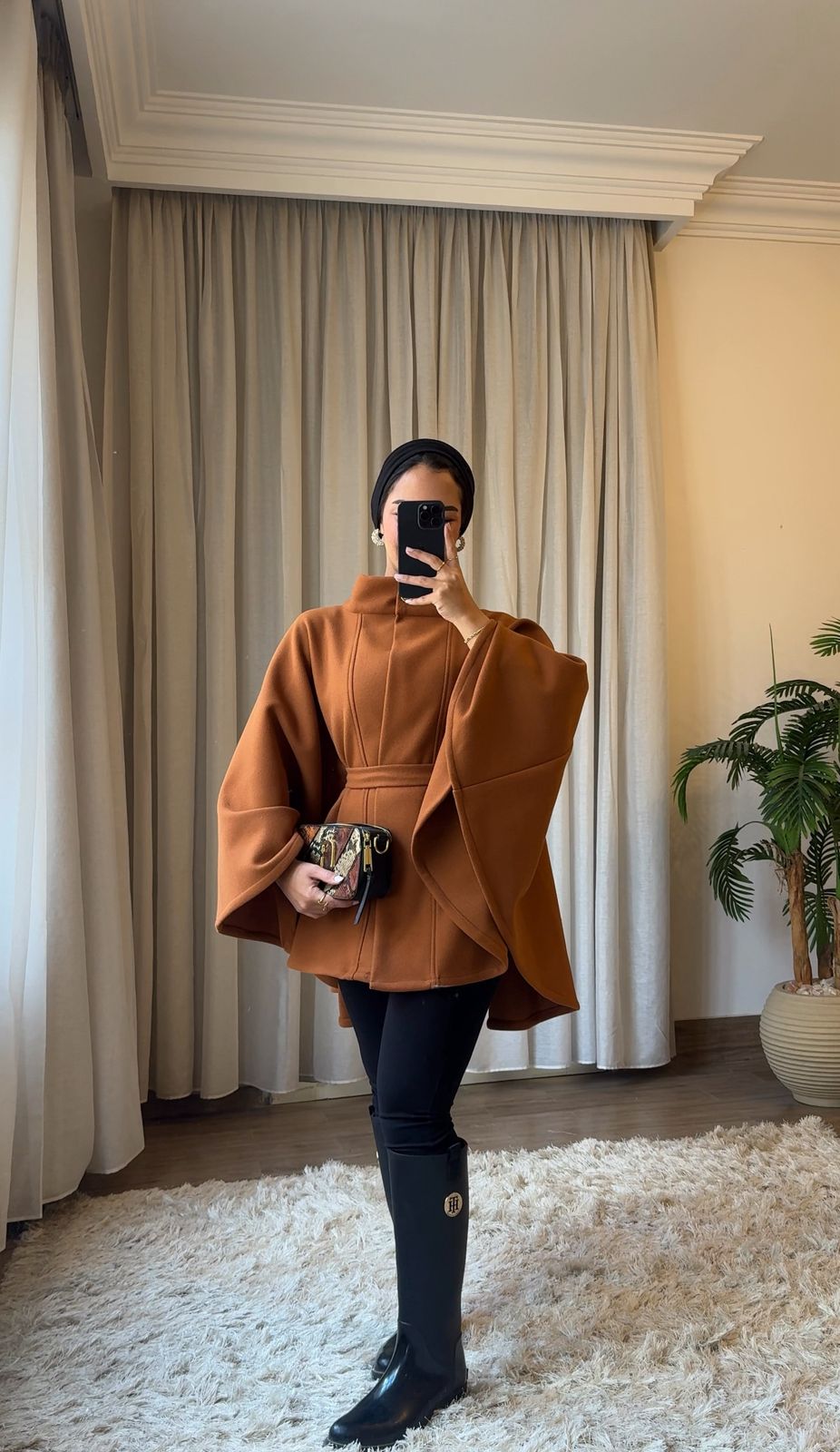 🦋 Butterfly Wool Cape – Caramel Brown